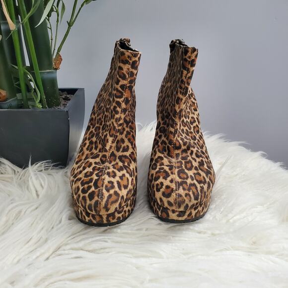 BCBGeneration Leopard Print Pull On Ankle Wedge Booties Size 11B - Picture 2 of 9